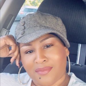 Meet your Posher, Rona